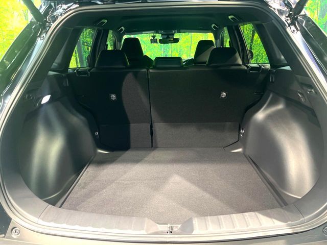 積み下ろしのしやすいデッキにはたっぷりと荷物を積み込んでいただけます。遊びから仕事まで、様々なシーンで頼れます♪