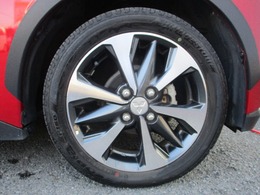 アルミホイールを装備しております。