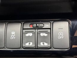 【両側パワースライドドア】スマートキーや運転席のスイッチで後席両側スライドドアの開閉が可能♪電動だから力を入れてドアを開ける必要が無く、小さなお子様でも簡単に開け閉めでき快適です♪