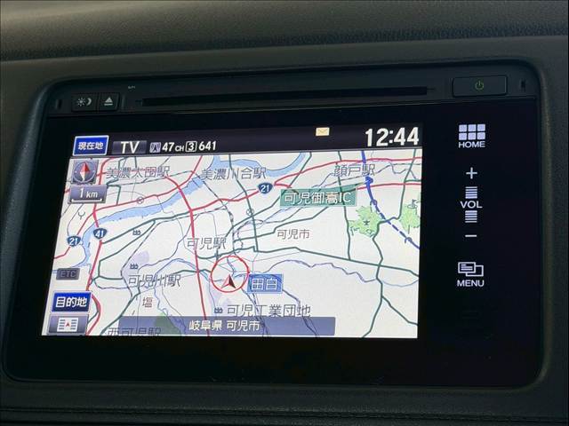 【純正ナビ】人気の純正ナビを装備しております。ナビの使いやすさはもちろん、オーディオ機能も充実！キャンプや旅行はもちろん、通勤や買い物など普段のドライブも楽しくなるはず♪
