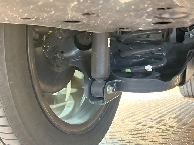 お車を安心してお乗りいただく為には、足回りの定期点検が欠かせません。サービスサポート（有償保証）では無料点検もご提供しており、安心のカーライフをお過ごしいただけるサポート体制が整っています。