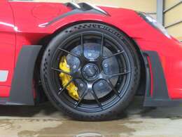 20/21インチ 911 GT3　RS 軽量鍛造マグネシウムホイール　ホイール（サテン ブラック塗装）　ポルシェ セラミック コンポジット ブレーキ（PCCB）