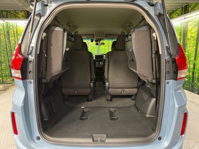 普段のお買い物や通勤、送迎等に十分な荷室スペースを確保しております。セカンドシートを上げると、大きな荷物の積載も可能です♪