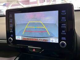 【カラーバックモニター】を装備しております。リアの映像がカラーで映し出されますので日々の駐車も安心安全です。