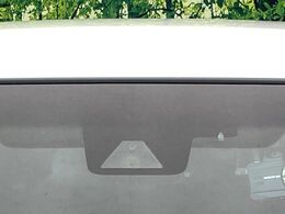 【トヨタセーフティセンス】走行中に前方の車両等を認識し、衝突しそうな時は警報とブレーキで衝突回避と被害軽減をアシスト。より安全にドライブをお楽しみいただけます。