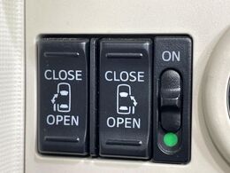 【両側パワースライドドア】スマートキーや運転席のスイッチで後席両側スライドドアの開閉が可能♪電動だから力を入れてドアを開ける必要が無く、小さなお子様でも簡単に開け閉めでき快適です♪