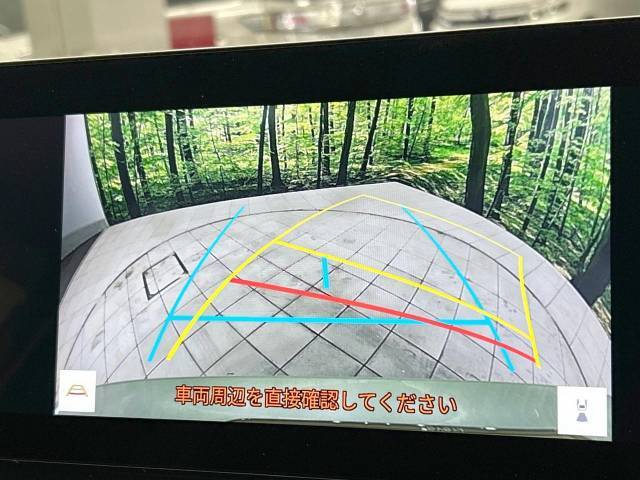 【バックカメラ】駐車時に後方がリアルタイム映像で確認できます。大型商業施設や立体駐車場での駐車時や、夜間のバック時に大活躍！運転スキルに関わらず、今や必須となった装備のひとつです！