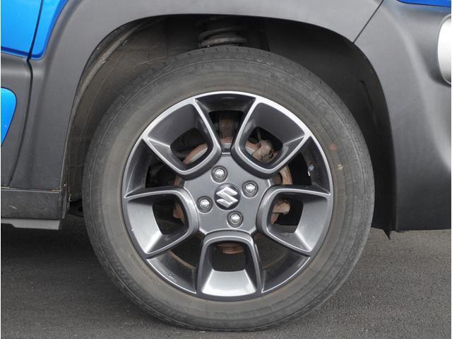 【純正アルミホイール】外観にマッチした純正アルミホイールを装着しております。ノーマルタイヤ、スタッドレスタイヤもスズキ自販島根にお任せください。