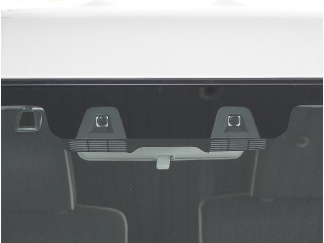 【デュアルカメラブレーキサポート】2つのカメラが前方の歩行者やクルマを検知し、衝突事故時の被害を軽減します。