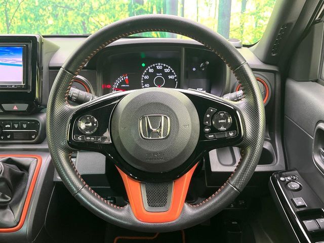 【ステアリングスイッチ】運転中、前方から目線をそらすことなく、オーディオ等の操作が可能な便利機能！安心＆快適なドライブを演出してくれます♪