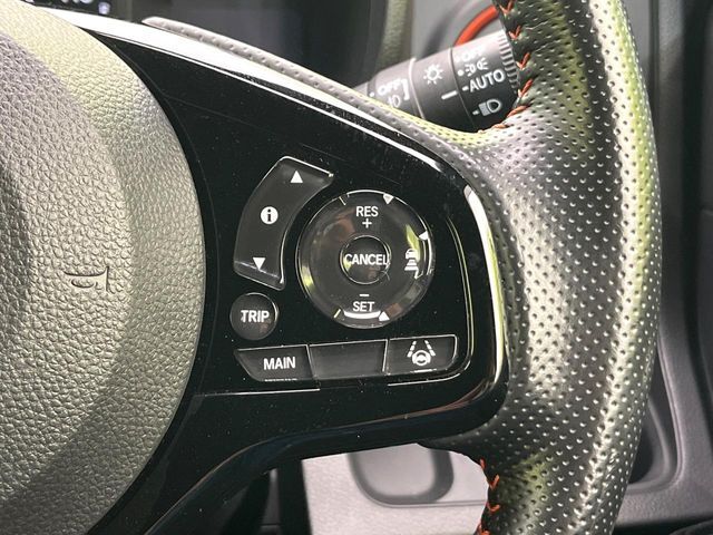 【アダプティブクルーズコントロール】高速道路での長距離走行が楽に！！自動で速度を保つクルーズコントロールが、衝突軽減システムと連携し、前方の車両を感知して車間を保つように速度調節してくれます！！