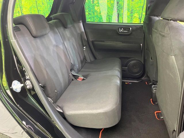 後部座席も気になるようなキズ・汚れやへたり等、大きなダメージはなく、良好な状態です。