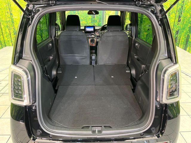 普段のお買い物や通勤、送迎等に十分な荷室スペースを確保しております。セカンドシートを倒すと、大きな荷物の積載も可能です♪