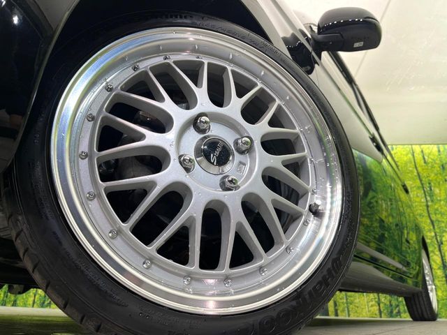 【16インチアルミホイール】外観にマッチしたアルミホイールを装着しております。各種アルミホイールや、スタッドレスタイヤも取扱いしております。是非ご相談ください♪