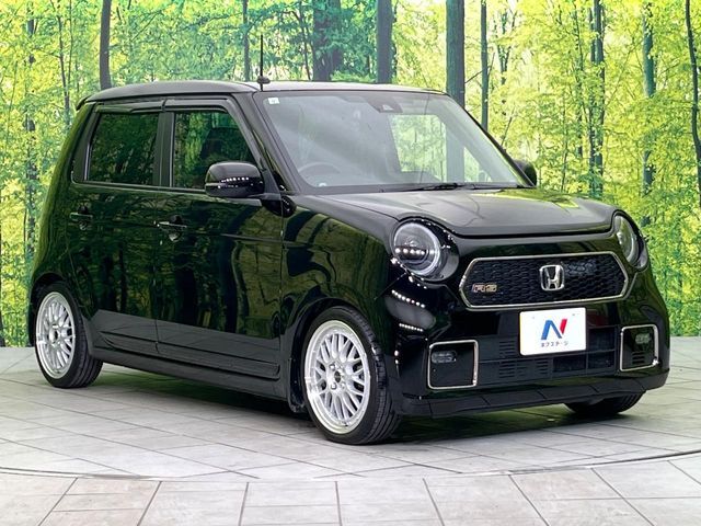 高透明度のガラス皮膜で撥水はもちろん、上質なツヤ・光沢を実現。紫外線や酸性雨から大切な愛車を保護し、色あせ・劣化を防止。「弾スプラッシュコート」、「弾プリミッサコート」からお選びいただけます。