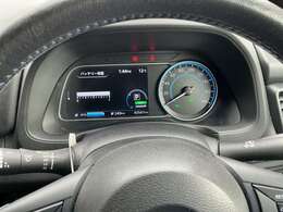 スピードメーターやエコモードインジケーターに加え、ドライブコンピューター機能搭載のアドバンスドドライブアシストディスプレイ（7インチカラーディスプレイ）。