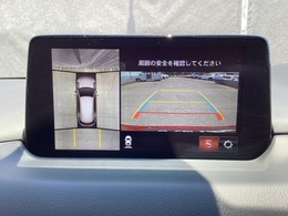 狭い場所での駐車やすれ違いなどでより的確な運転操作に役立つ360°ビューモニターが装備されています。