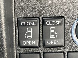 【両側パワースライドドア】スマートキーや運転席のスイッチで後席両側スライドドアの開閉が可能♪電動だから力を入れてドアを開ける必要が無く、小さなお子様でも簡単に開け閉めでき快適です♪