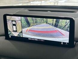 【360°ビューモニター】専用のカメラにより、上から見下ろしたような視点で360度クルマの周囲を確認することができます☆死角部分も確認しやすく、狭い場所での切り返しや駐車もスムーズに行えます。