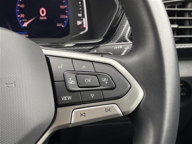 LIBERALAでは多種多様の車種をご用意させていただいております。お客様がご納得いくまで、そのお車の持つ特性を五感すべてで感じ取っていただける場をご提供します。