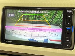 【バックカメラ】駐車時に後方がリアルタイム映像で確認できます。大型商業施設や立体駐車場での駐車時や、夜間のバック時に大活躍！運転スキルに関わらず、今や必須となった装備のひとつです！