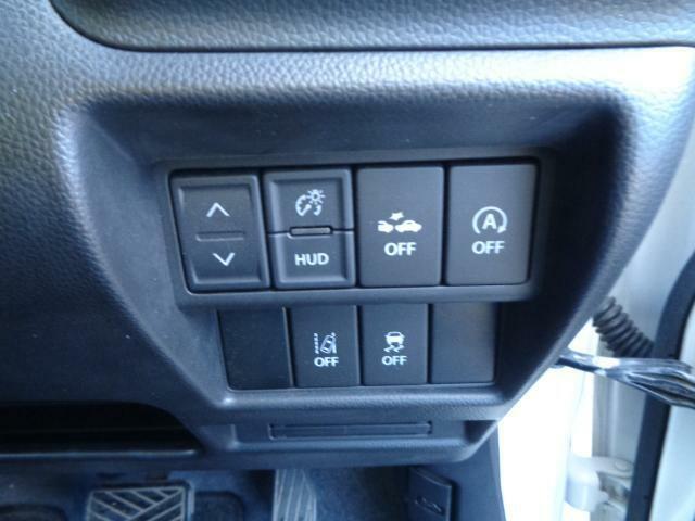 軽とは思えないほどの豊富な装備も魅力的！各機能の切り替えボタンは運転席から操作ラクラク。