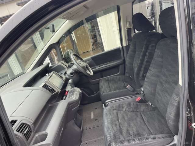 運転席側シート　使用感少なく綺麗です