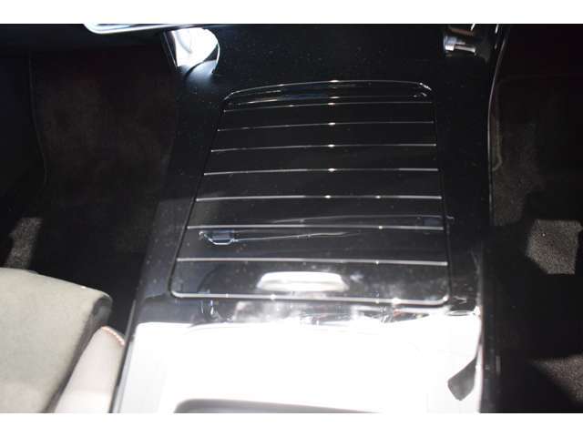 万一の車両トラブルなどが発生した場合でも、お電話一本で、現場での応急処置や、車両のけん引、ドライバーや同乗者の方の移動の手段の手配など、一定の条件にて無料でサポートいたします。