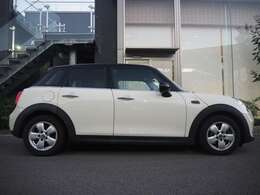 『TAG CARS RONDEN』とは、オートモール徳島のサテライトショップとして中古車を販売。徳島トヨタグループTAGが扱うインポートブランドの上質な中古車や保証内容をご提供しています