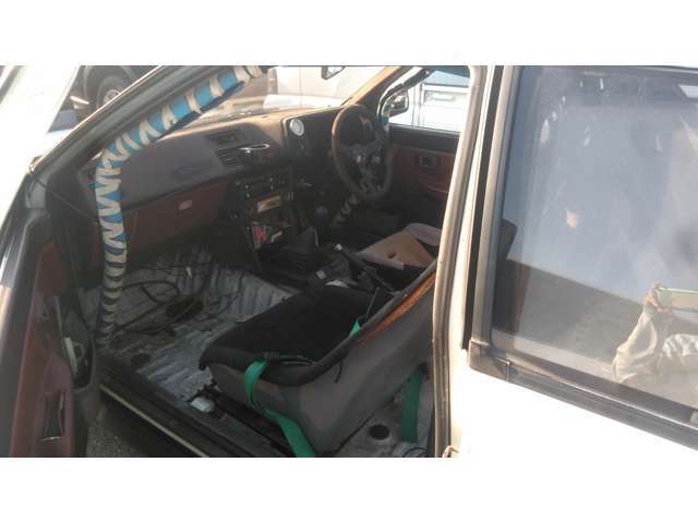 AE86レビン！5MT！ロールバー！Aftermarketシート！Aftermarketステアリング！