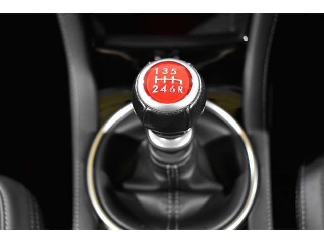 当社にて『カービューティーPROボディコーティング施工』を承ります。大切な愛車のボディをしっかりとお守りいたします！詳しい施工内容についてはスタッフまでお気軽にご相談ください。