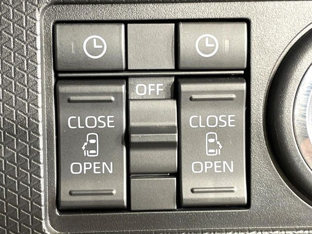 【両側パワースライドドア】スマートキーや運転席のスイッチで後席両側スライドドアの開閉が可能♪電動だから力を入れてドアを開ける必要が無く、小さなお子様でも簡単に開け閉めでき快適です♪