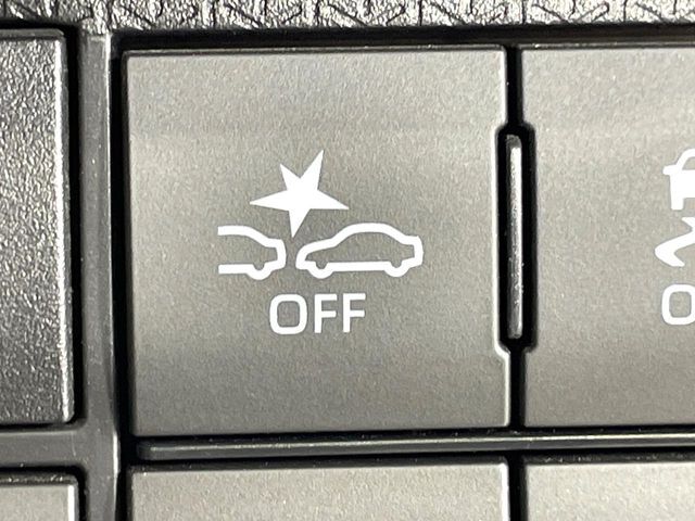 【スマートアシスト】走行中に前方の車両等を認識し、衝突しそうな時は警報とブレーキで衝突回避と被害軽減をアシスト。より安全にドライブをお楽しみいただけます。