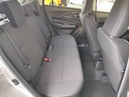 前のシートを下げても後席は広々！ご家族でのお出かけにもピッタリです！