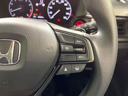 【アダプティブクルーズコントロール】高速道路での長距離走行が楽に！！自動で速度を保つクルーズコントロールが、衝突軽減システムと連携し、前方の車両を感知して車間を保つように速度調節してくれます！！