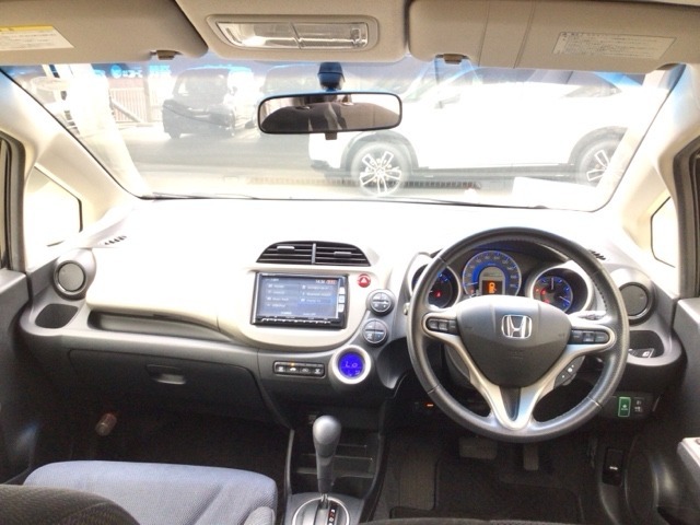 【前方視界】開放的な前方視界！運転がしやすく疲れにくいです♪窓が大きく、見通しがとっても良いおクルマですよ♪