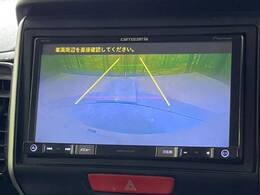 【バックカメラ】駐車時に後方がリアルタイム映像で確認できます。大型商業施設や立体駐車場での駐車時や、夜間のバック時に大活躍！運転スキルに関わらず、今や必須となった装備のひとつです！