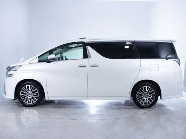 当社では販売車両の1台1台に車輌状態評価書【修復歴の有無、走行距離計の交換、改ざん等の有無を証明する書面】がついております。内外装抗菌クリーニング済み！！これからも気持ちよくお乗り頂けます☆