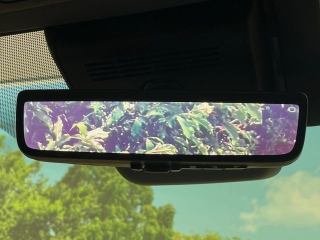 【デジタルインナーミラー】後席の大きな荷物や同乗者で後方が確認しづらい時でも安心！カメラが撮影した車両後方の映像をルームミラー内に表示。クリアな視界で状況の確認が可能です！