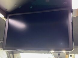 【フリップダウンモニター】大画面15.6インチモニターで後席でもエンタメをお楽しみいただけます。小さなお子様にも大人気の装備です♪