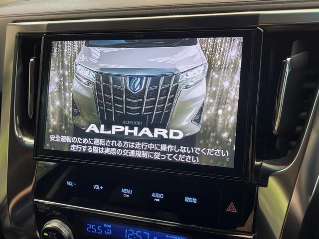 【大画面ナビ】人気の大型10インチナビを装備。存在感のある大画面はインパクト大！ナビ利用時のマップ表示は見やすく、テレビやDVDは臨場感がアップ！いつものドライブがグッと楽しくなります♪