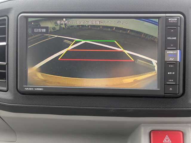 バックカメラつきっで車庫入れも安心ですね☆