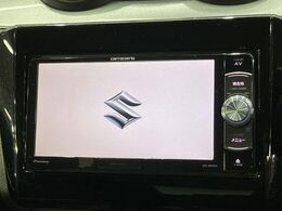 【純正ナビ】人気の純正ナビを装備しております。ナビの使いやすさはもちろん、オーディオ機能も充実！キャンプや旅行はもちろん、通勤や買い物など普段のドライブも楽しくなるはず♪