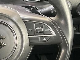 【クルーズコントロール】高速道路もラクラク走行。アクセルを離しても一定速度で走行ができ、長距離運転時の負担を軽減！加速・減速も簡単なスイッチ操作で調整できます。