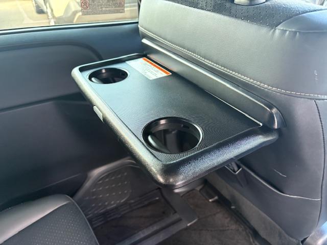 【ドリンクホルダー】『ドリンクホルダー周辺』の画像になります。写真の内容に関してご不明点、ご質問等がございましたらお気軽にガリバー店舗までお問い合わせください。