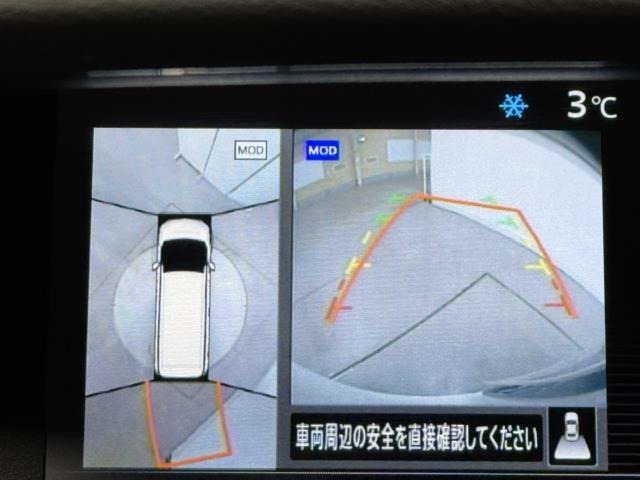 パノラミックビューモニターシステムが付いているので車の上から見た映像が確認できますよ。　一目で車両周辺の情報を確認できますが、直接安全をご確認下さい。