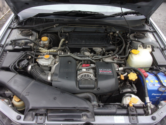 EJ20水平対向エンジンは2リッターツインターボ。71，982キロ時、プラグ・イグニッションイル・ダイナモ・ATF交換済みです。