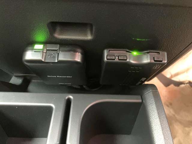 純正前後ドライブレコーダー、ETC車載器付いてます。