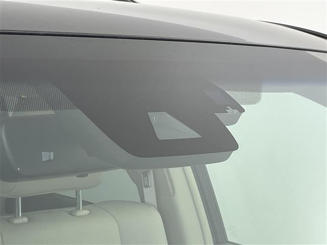 【Toyota Safety Sense P】トヨタのさまざまな安全装備が搭載されており、万一の事故の危険回避をサポートします！◆搭載機能例：PCS/LDA/レーダークルーズ/AHB