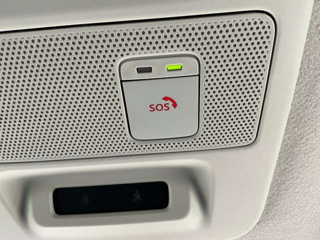 急病時や危険を感じた時には、SOSコールスイッチを押してください。万が一の事故発生時には、エアバッグ展開と連動し自動通報されます。専門のオペレーターが警察や消防への連携をサポートします。